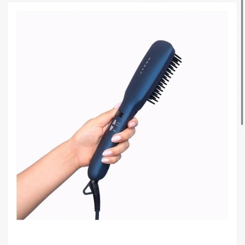 NWT straightening brush Monat